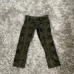 Lululemon crop leggings size 6